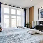 Jecna Stylish - Charles Square, Old Town Apartment *