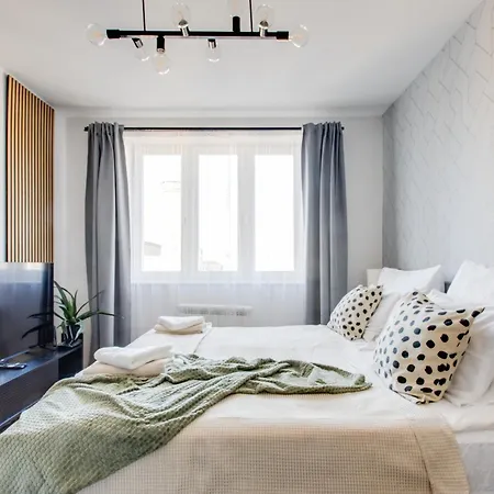 Jecna Stylish - Charles Square, Old Town شقة براغ