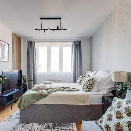 Jecna Stylish - Charles Square, Old Town Appartement
