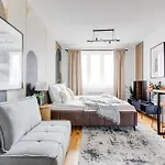 Jecna Stylish - Charles Square, Old Town Daire *